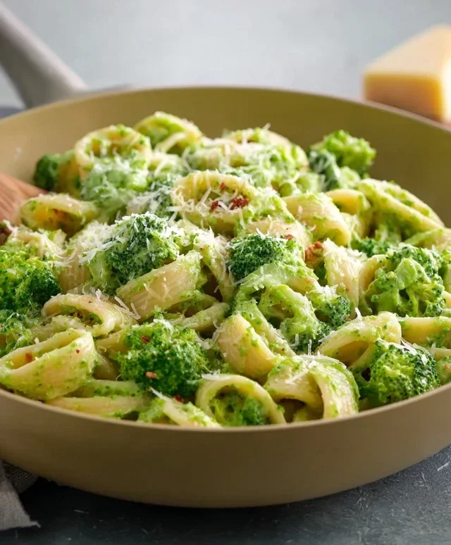 Light and Healthy Broccoli Pasta